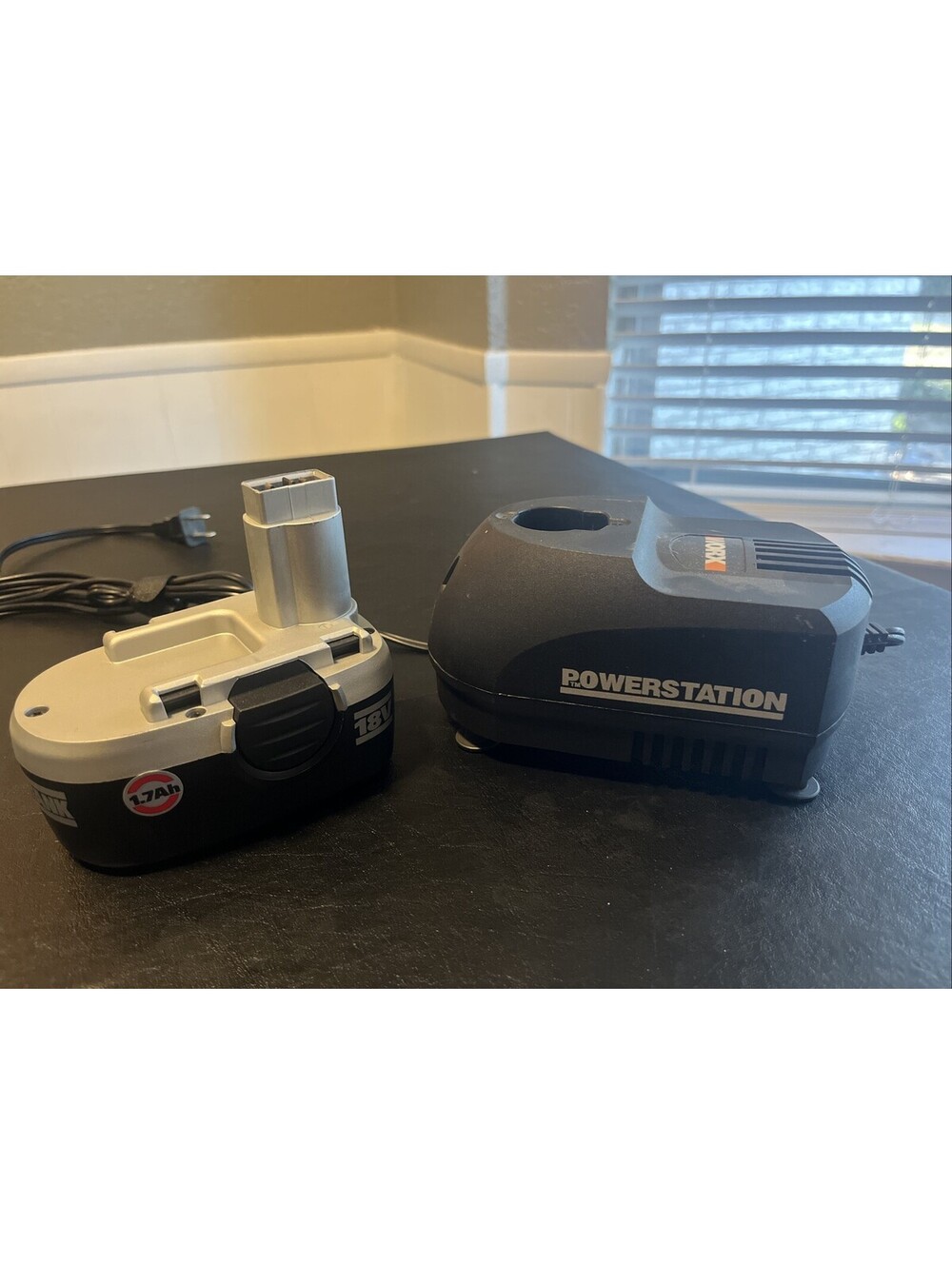 WORX C1817A005 18V Powerstation Battery Charger And WA3152 Battery - See Pics